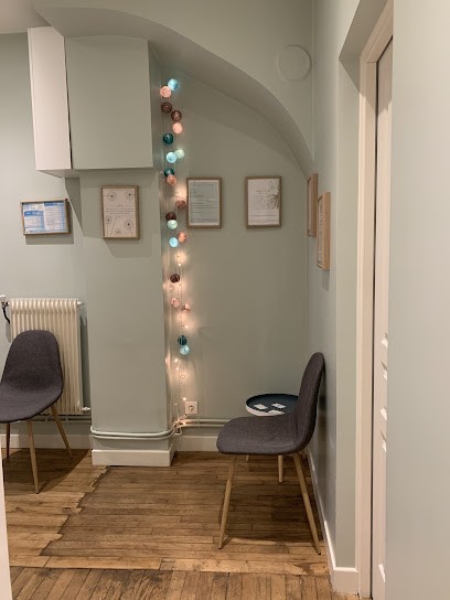 Meriam Boukhzer, Praticien de Médecine Alternative à Levallois-Perret