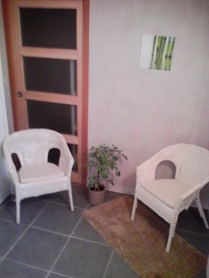 Célia Gaborit ,Sophrologue et Thérapeute éveillée ( Energéticienne, soins énergétiques, praticienne EFT/DTMA, Acess Bar,...), Praticien de Médecine Alternative à Pouzauges