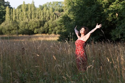 La Dame Du Bois Thérapeute énergéticienne _Magnétiseuse_ Guide Holistique, Praticien de Médecine Alternative à Nozay