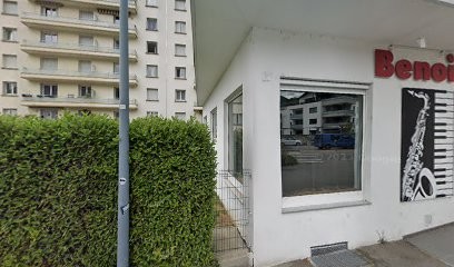 Laure Mangione, Praticien de Médecine Alternative à Gières