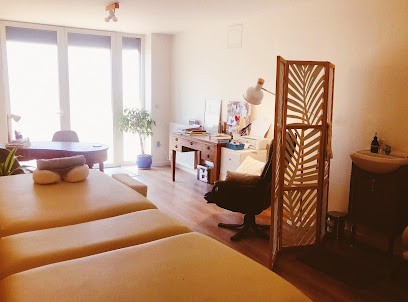 Valentine Levi, Praticien de Médecine Alternative à Moisson