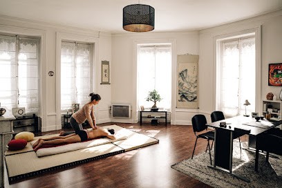 Manon Degrenne : Shiatsu - Ancient Chinese Medicine - Aromatherapy In Lyon, Praticien de Médecine Alternative à Lyon 01