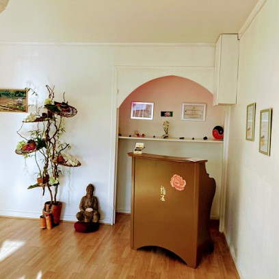 Fleur De L’Essence, Praticien de Médecine Alternative à Saint-Priest