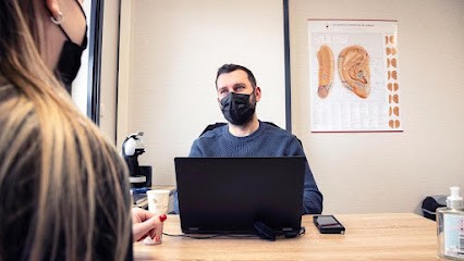 Christopher Roy, Praticien de Médecine Alternative à Gaillard