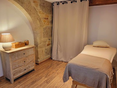 Oriane Marie - Naturopathe - Massage Du Ventre Chi Neï Tsang • Soins énergétiques | Lyon HOTEL DE VILLE, Praticien de Médecine Alternative à Lyon 01
