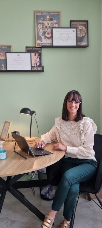 Coralie BEGEOT -Sophrologue RNCP- Intégration des réflexes archaïques - Premiers Secours en Santé Mentale - Formatrice, Praticien de Médecine Alternative à Neufchâteau