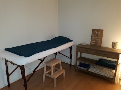 Kinésiologue Lyon - Pauline Delacroix, Praticien de Médecine Alternative à Lyon 08