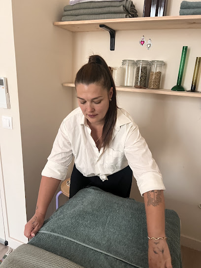 Julie Raineri ✨ Thérapeute, Hypnose, Massage Femme Enceinte, Massage Post-Natal, Resserrage Du Bassin, Service D'hypnothérapie à Marseille 06
