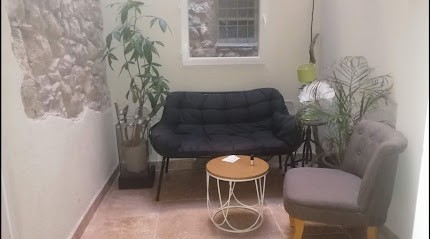 Delphine Point Sophrologue-maître praticienne NERTI-spécialisée dans la gestion des émotions, dans la vallée nicoise, Praticien de Médecine Alternative à Villars-sur-Var