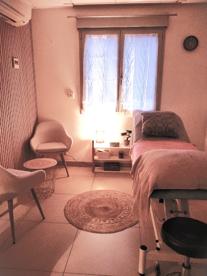 Sandrine Corette Naturopathe Et Praticienne En Réflexologie Plantaire Et Massage Amma Assis, Praticien De Médecine Alternative à Grasse