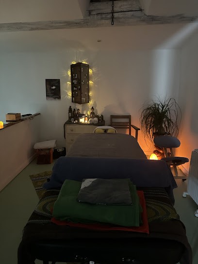 Massages aromatiques bien-être & Chi Nei Tsang/ Accompagnements santé, Praticien de Médecine Alternative à Tourrettes