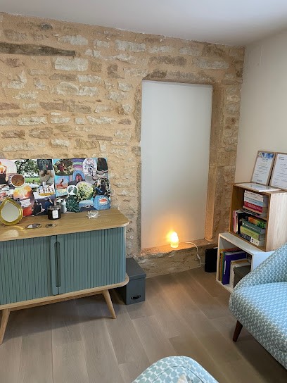 Adrienne PIRAS CATHERIN Naturopathe Réflexologue Plantaire, Coach Nutrition Santé, Praticien de Médecine Alternative à Charnay