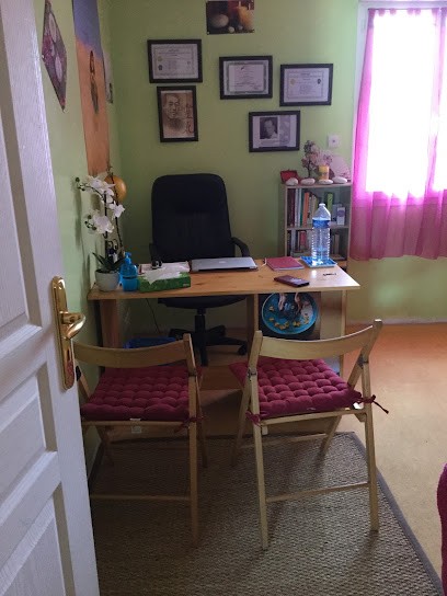 Nicole Desti Énergéticienne, Praticien de Médecine Alternative à Barbey