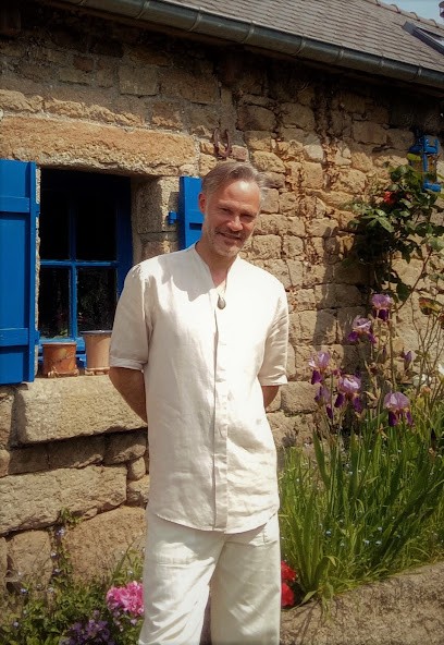 Raphaël Magnétiseur, Praticien de Médecine Alternative à Ploubezre