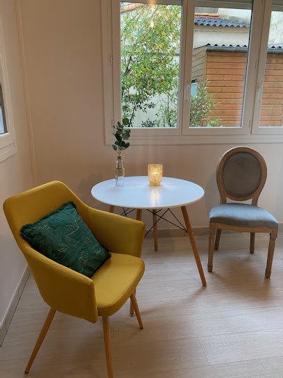 Charlotte Verneau, Sophrologue / Praticienne psycho-corporelle, La Roche-sur-Yon, Vendée, 85., Praticien de Médecine Alternative à La Roche-sur-Yon