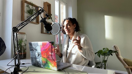 Aurelie Mogade, Praticien de Médecine Alternative à L'Isle-Jourdain