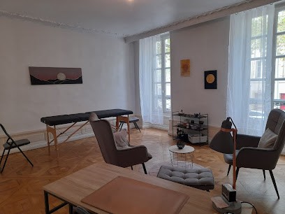 Romane Combettes Hypnothérapeute, Sophrologue, Magnétiseuse, Hypnothérapeute à Millau