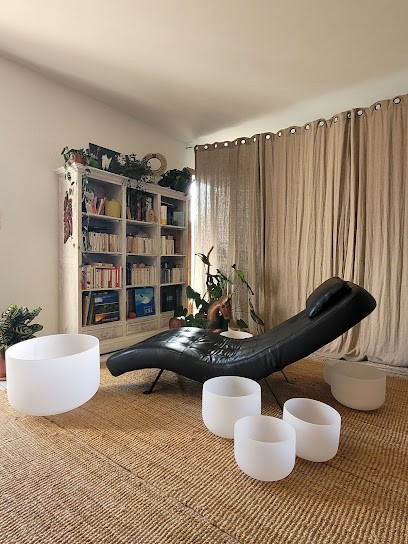 Phoenix Therapie: Thérapeute Hypnose - Imaginologie -Sonotherapie - Constance Baldovi, Hypnothérapeute à Champcevinel