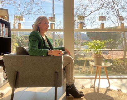 Frédérique LE CORRE SAGE - Espace FLC Hypnose - Praticienne certifiée en Hypnose Ericksonienne et Périnatale sur AURIOL, Hypnothérapeute à Auriol