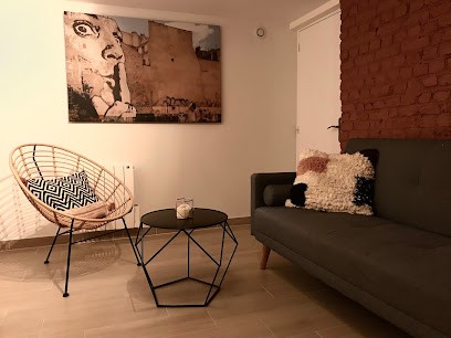 Eléa Petitcolas I Sophrologue - Hypnothérapeute, Praticien de Médecine Alternative à Saint-Denis