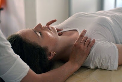 An-Lin Cauhépé, praticienne en Ortho-Bionomy, Praticien de Médecine Alternative à Fréjus