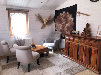 Karine Giraudier, Sophrologue, Thérapie brève, Constellations Familiales, Coach de vie, Communicatrice animalière, Praticien de Médecine Alternative à Terranjou