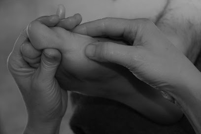 Angélique Bressy 84- Reflexologie- Rebozo- Massage Bien-être Grossesse Ayurvédique Amincissant Lymphatique- Bain naissance, Réflexologue à Mazan