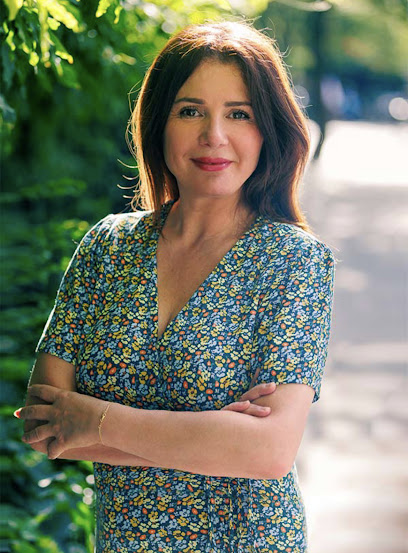 Sarah Khalfi Kinésiologue Chi Nei Tsang Certifiée, Praticien De Médecine Alternative à Paris 20