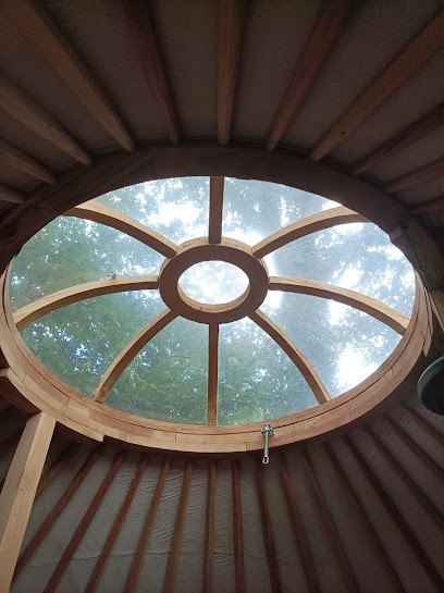 la yourte de delphe-thérapeute énergéticienne au Nord de Rennes, Praticien de Médecine Alternative à Saint-Médard-sur-Ille