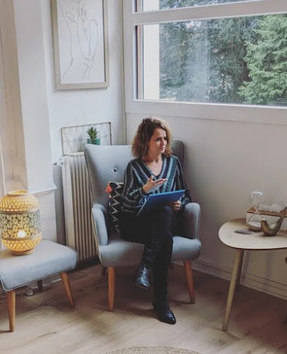 Cécile Mérigard : Hypnose, Thérapie Manuelle & Émotionnelle (LT), Magnétiseur, Breathwork - Saint-Cyr-sur-Loire (37), Praticien de Médecine Alternative à Saint-Cyr-sur-Loire