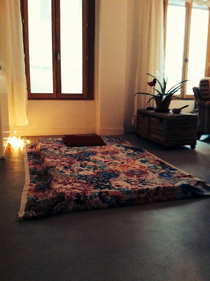 Praticienne Shiatsu Mahaut d'Arthuys, Praticien de Médecine Alternative à Paris 18