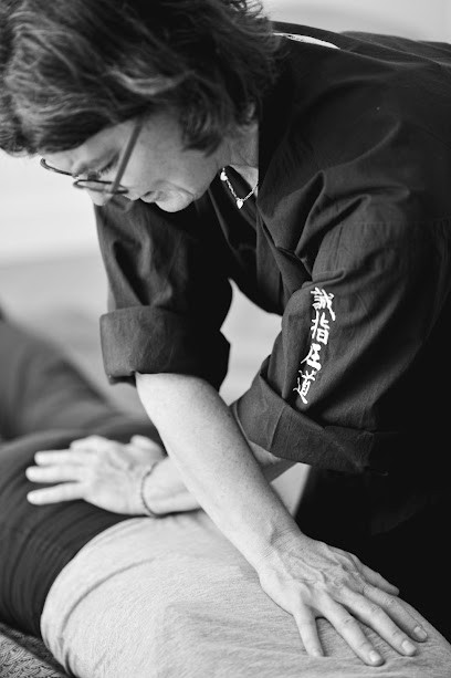 Gaëlle Guiny (Shiatsu, Chi Nei Tsang, Kobido, Déblocage émotionnel, Deuil Périnatal, Atelier Carnet De Deuil), Praticien de Médecine Alternative à Nogent-sur-Marne