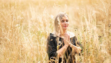 Flam Rose Thérapie - Laetitia Trindade Thérapeute Spécialisée En Hypnose, Sophrologie, Sexologie, Et Luxopuncture, Praticien de Médecine Alternative à Créon