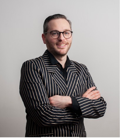 Rafaël Faure SOPHROLOGUE, Praticien de Médecine Alternative à Paris 16