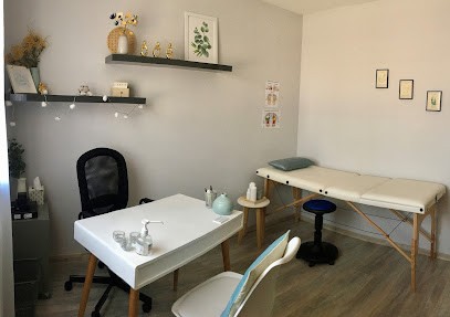 Emma BAGAMYAN – Naturopathie – Réflexologie – Chi Nei Tsang – Soins énergétiques – Reiki – LaHoChi, Praticien de Médecine Alternative à Viry-Châtillon