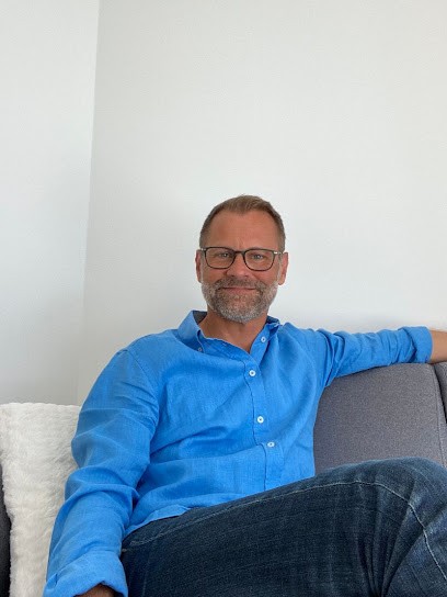 Sébastien Chollet Hypnothérapeute, praticien thérapeutique, coach de vie, séances LaHoChi, Hypnothérapeute à Saint-Gilles-Croix-de-Vie