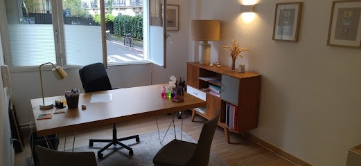 Elise Calmat - Drainage lymphatique Brésilien et Vodder - Massage Amincissant - Shiatsu - kobido - Hypnose, Praticien de Médecine Alternative à Paris 16