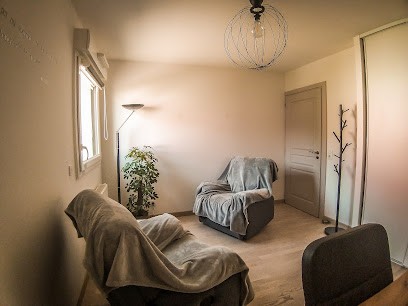 Léa LELOGEAIS Thérapies brèves, Hypnose, PNL, Hypnothérapie, Haute-Savoie., Hypnothérapeute à Cranves-Sales