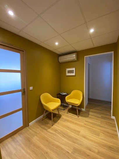 Aurélie Pertrot - A fleur de peau - Gestion du stress et des émotions - Conseillère Fleurs de Bach et Réflexologie plantaire, Réflexologue à Mandelieu-la-Napoule