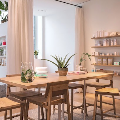 Elodie Jacquemond, Praticien de Médecine Alternative à Paris 07