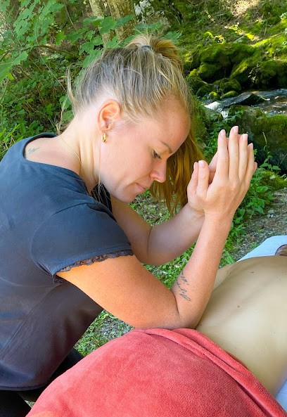 MONT ET SENS : Massage et Naturopathie ~ Thônes / St Jean de Sixt / La Clusaz ~ Léa Teyssaire, Praticien de Médecine Alternative aux Villards-sur-Thônes