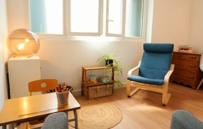 Amandine Sécheresse-Magnolini - Hypnose - Thérapie Brèves - TCC, Hypnothérapeute à Charenton-le-Pont