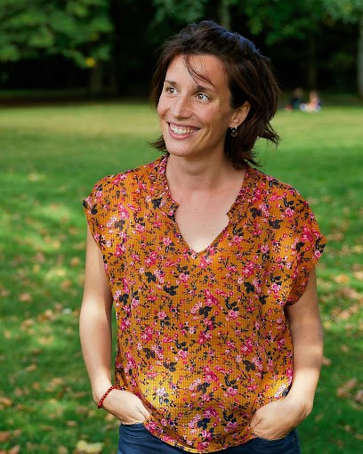 Laura Philippot : Shiatsu massage - Danse sensorielle - Yoga de la voix - Bain de forêt - Sylvothérapie à Auray, Praticien de Médecine Alternative à Auray