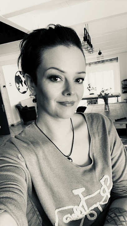 Melanie Pesquerel Guérisseuse, Praticien De Médecine Alternative à Écurat