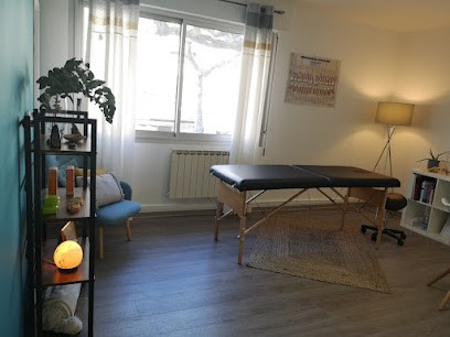 Adeline Rouquet - Thérapeute holistique, Art-thérapeute et Adaptologue, Praticien de Médecine Alternative à Millau