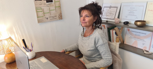 Maude Collette Psychopraticienne- Régulation Du Système Nerveux- Approches Trauma-Informées-Soins Énergétiques-Hypnose Praticien De Médecine Alternative à Apt