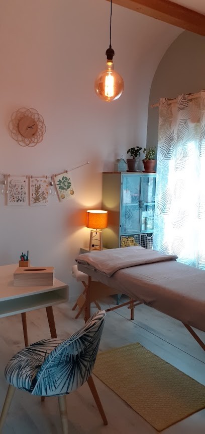 Hivert Mélina Naturopathe-Iridologue et Réflexologue Plantaire, Praticien de Médecine Alternative à Villedoux