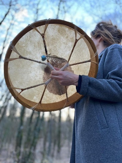 Marie DEVEVEY | Thérapeute à Lyon | Sonothérapie ◇ Voyages Sonores ◇ Massage Thérapeutique Du Ventre Chi Nei Tsang ◇ Reiki, Praticien de Médecine Alternative à Lyon 01