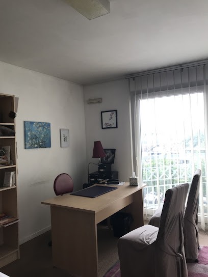 Sophrologue Chatou • Psychopraticienne • Djamila Tezkratt, Praticien de Médecine Alternative à Houilles