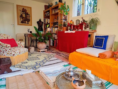 Aicha NANEIX - Masseuse Sophrologue Énergéticienne, Praticien de Médecine Alternative à Saint-Victurnien